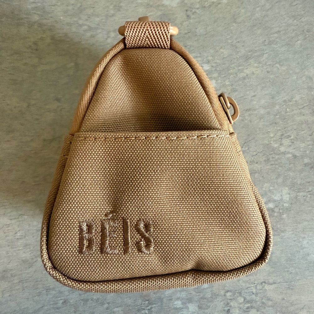 BEIS NWOT Expandable Charm in Camel